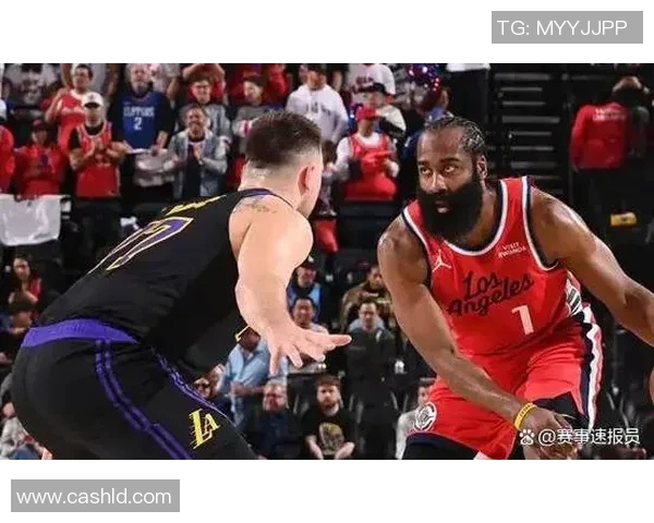 快船主场惜败热火，爵士擒76人取得三连胜：竞技与激情的巅峰对决